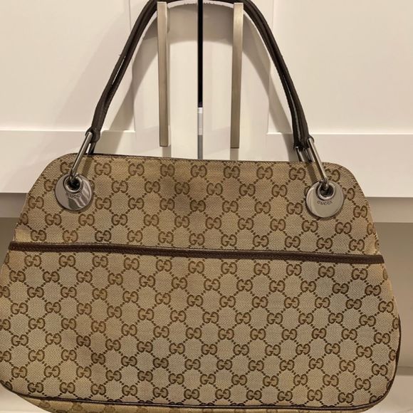 Gucci Handbags - Gucci tote 
